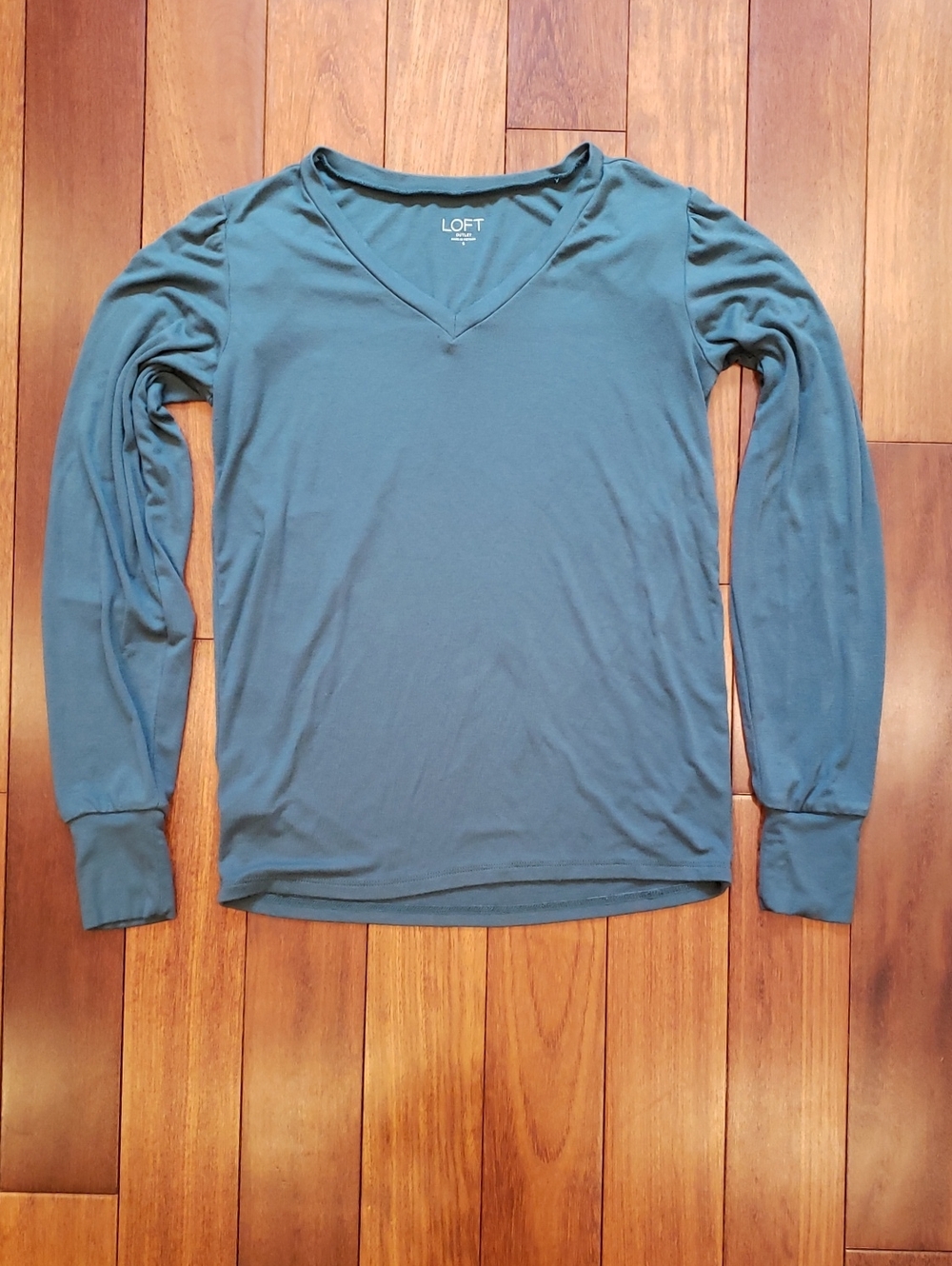 LOFT Women's Small Green long sleeve vneck shirt